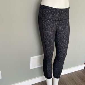 Lululemon size 8 capris